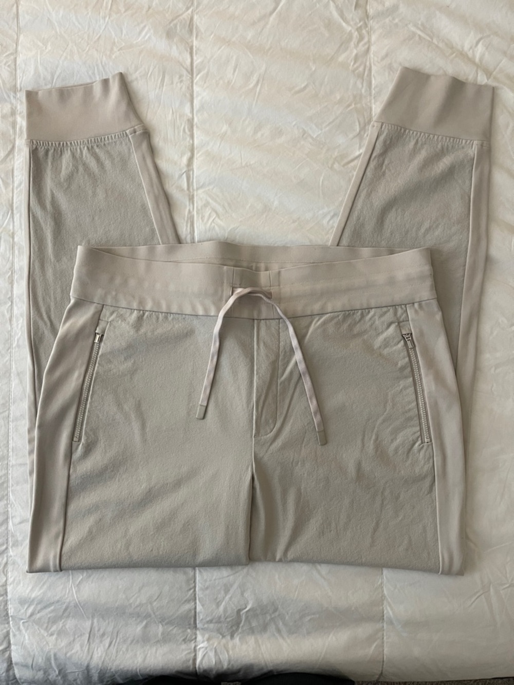 ATHLETA Headlands Hybrid Jogger in Bone